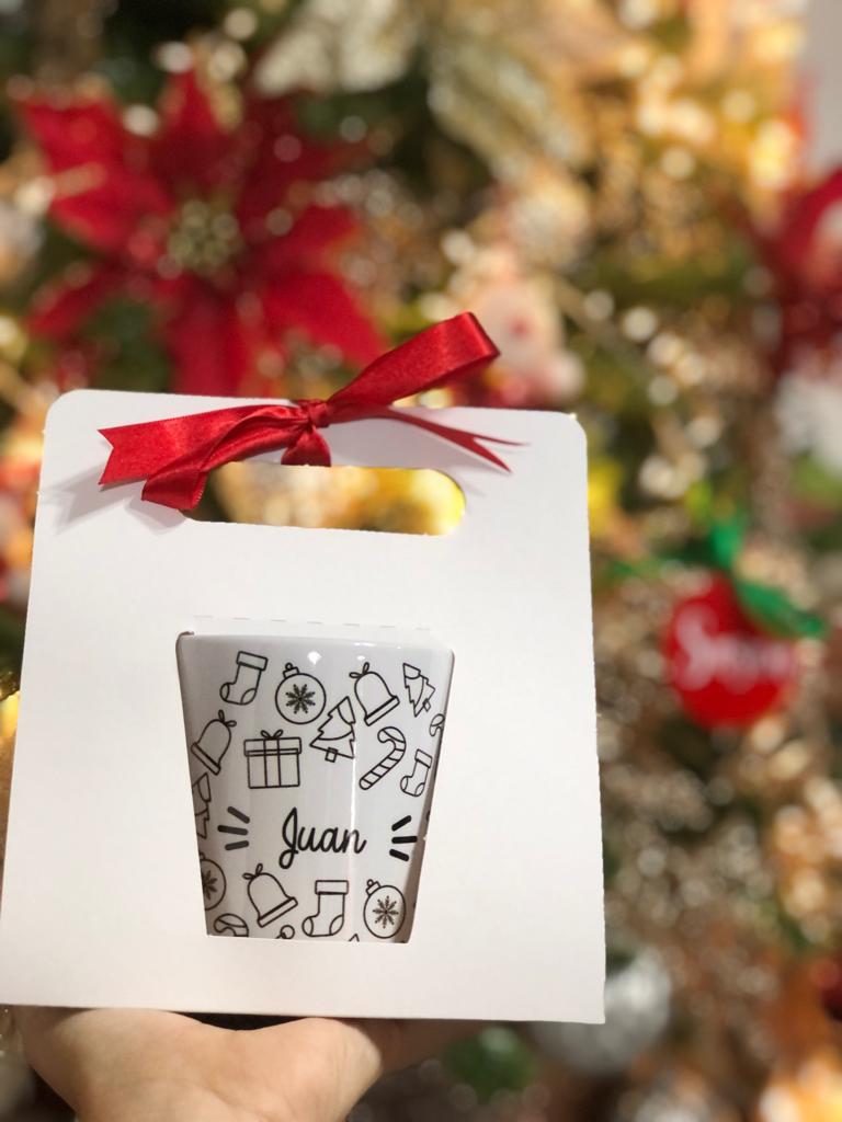 Tazas navideñas con empaque